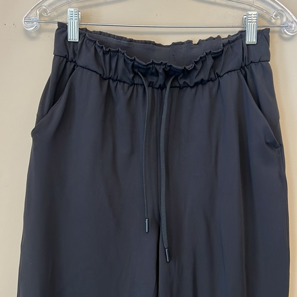 Lululemon Keep Moving Pant 7/8 High-Rise in Black size 6 - Picture 4 of 11
